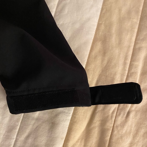 Black men’s Nike medium full zip golf rain jacket. - Picture 4 of 5